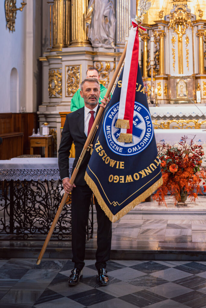 Pan Dyrektor z Sztandarem