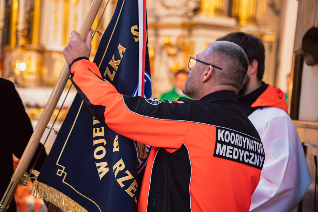 Przekazanie Sztandaru Koordynatorowi Ratownictwa Medycznego
